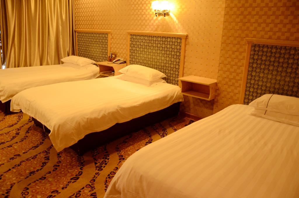 Omeiga Business Hotel Іу Номер фото
