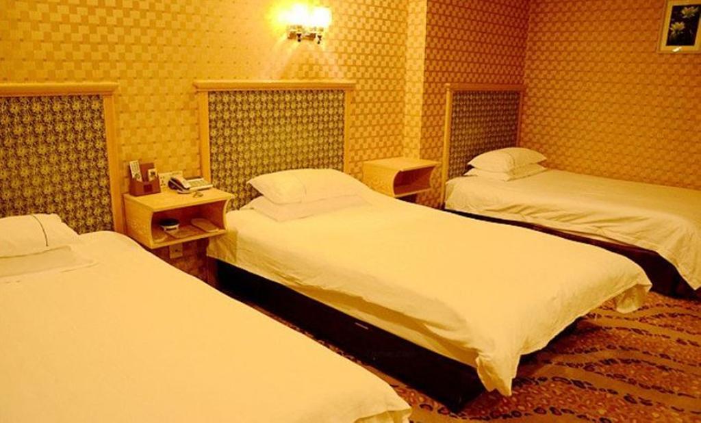 Omeiga Business Hotel Іу Номер фото